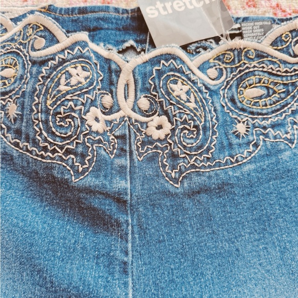 Rave, NWT Y2K Blue Flare Jeans with Embroidery - Picture 3 of 6
